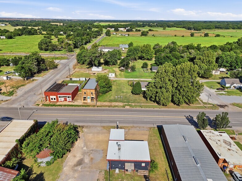 More Photos Of 112 N Chisholm Trl, Dover Restaurant For Sale