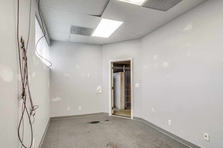 More Photos Of 5410 Allen Rd, Allen Park Medical For Sale