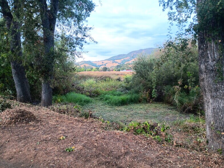 More Photos Of 2387-2420 Lakeshore Blvd, Nice Land For Sale