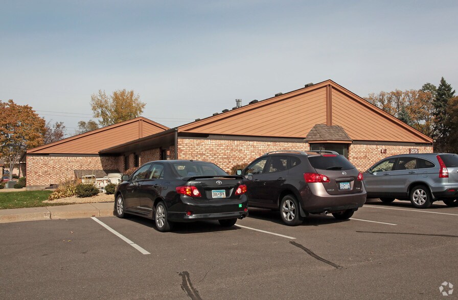 More Photos Of 2575 N Hamline Ave, Roseville Office For Sale