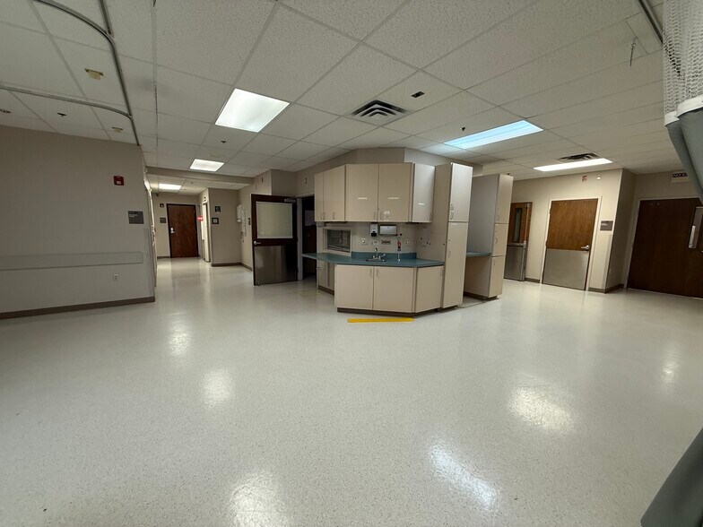 More Photos Of 3415 Golden Rd, Tyler Office For Sale