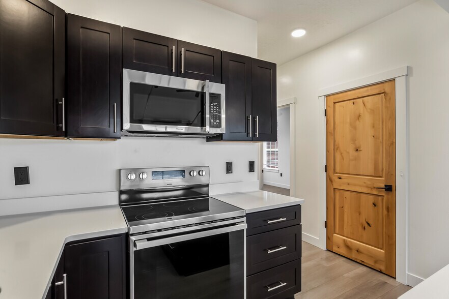 More Photos Of 1441-1461 NW 4th St, Redmond Apartments For Sale