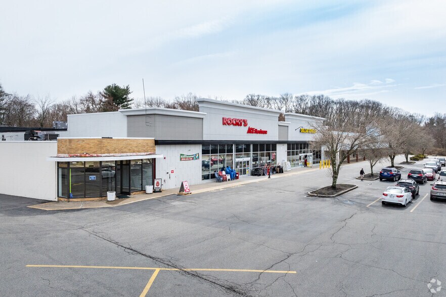 More Photos Of 27 Central Ave, Seekonk Unknown For Lease