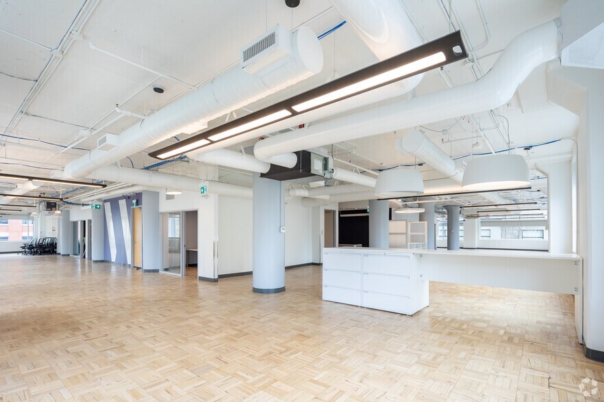More Photos Of 119 Spadina Ave, Toronto Loft Creative Space For Lease