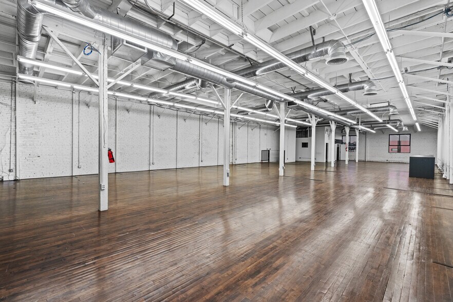 More Photos Of 1931 Bay St, Los Angeles Showroom For Lease