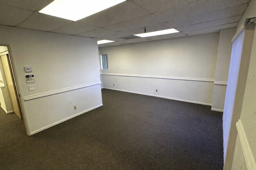 More Photos Of 4082 N Southbank Dr, Oxnard Manufacturing For Sale