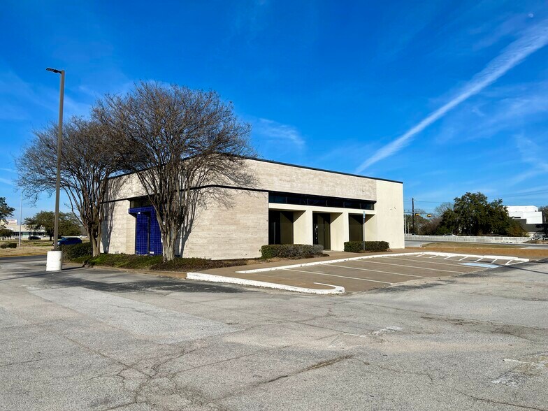 More Photos Of 5401-5413 S Braeswood Blvd, Houston Unknown For Lease