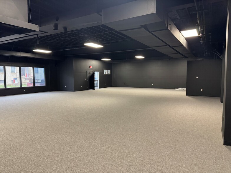 More Photos Of 1101 5th Ave, Coraopolis Office For Sale