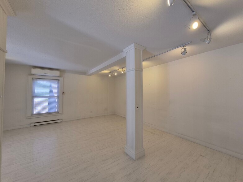 More Photos Of 286 Christina St N, Sarnia General Retail For Lease