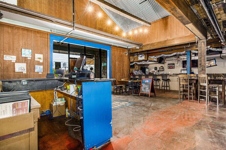 More Photos Of 131 New Warrington Rd, Pensacola Restaurant For Sale