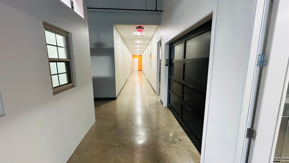 More Photos Of 8633 Airport Fwy, North Richland Hills Freestanding For Lease
