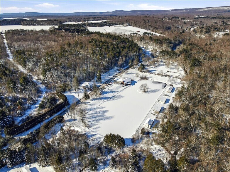 More Photos Of 306 Merwinsburg Rd, Effort Apartments For Sale