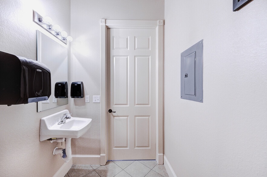 More Photos Of 1836 Snake River Rd, Katy Office Residential For Sale