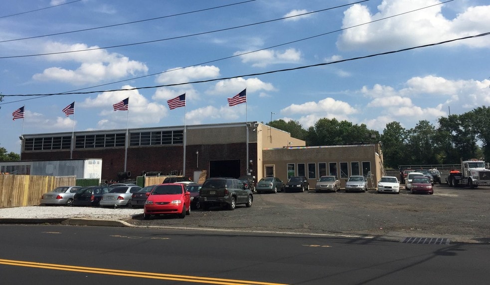 Primary Photo Of 300 Lincoln Blvd, Middlesex Warehouse For Lease