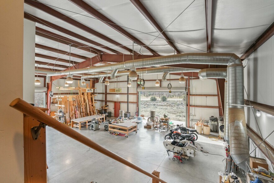 More Photos Of 3212 Mt Pinos Way, Frazier Park Light Manufacturing For Sale