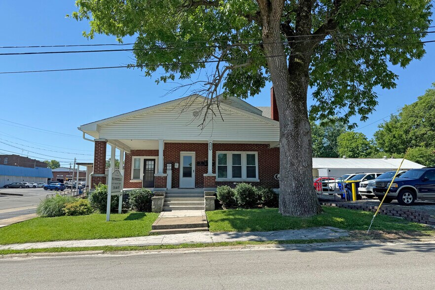 More Photos Of 103 N High St, Franklin Office Residential For Sale