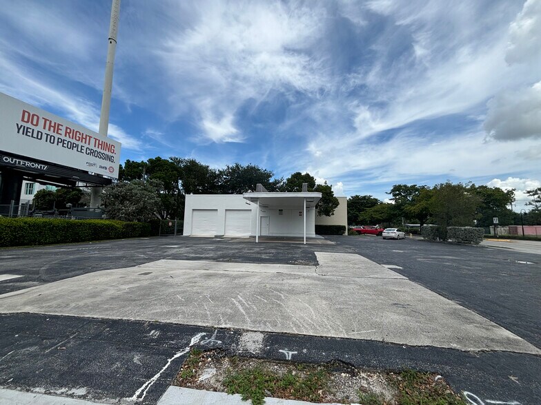 More Photos Of 3609 Broward Blvd, Fort Lauderdale Service Station For Sale