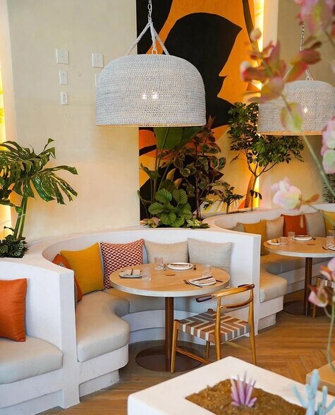 More Photos Of 4625 Admiralty Way, Marina del Rey Department Store For Lease