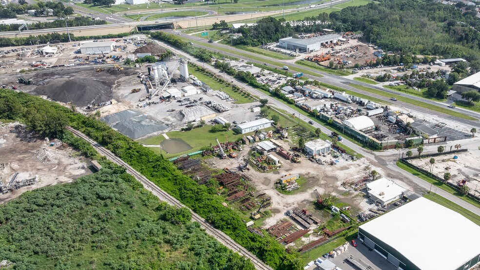 More Photos Of 8008 Apopka Blvd, Apopka Warehouse For Lease