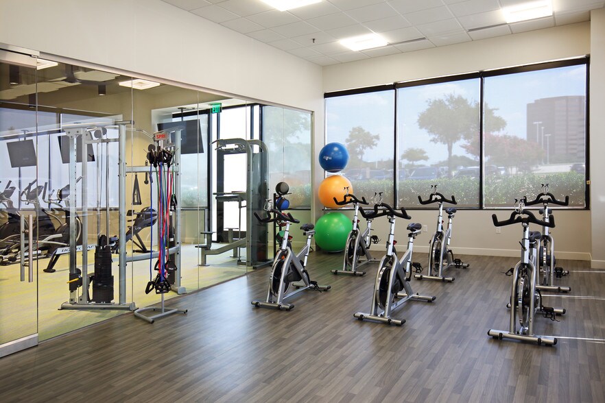 More Photos Of 1320 Greenway Dr, Irving Office For Lease