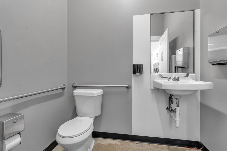 More Photos Of 1450 Ridge, West Seneca General Retail For Sale