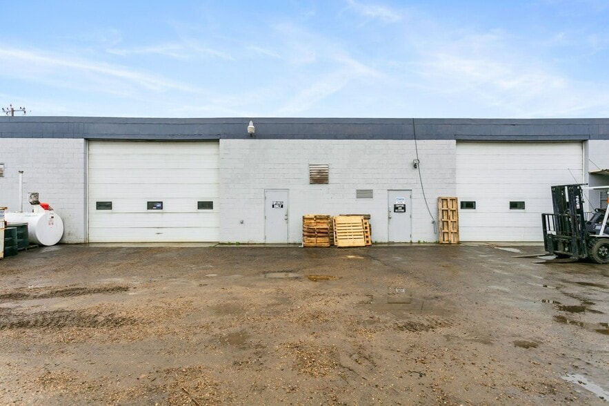 More Photos Of 7912 Yellowhead Trl NW, Edmonton Service For Lease