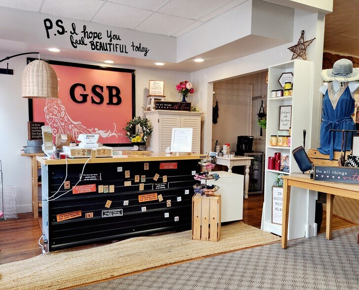 More Photos Of 424 Main St, Edmore Storefront For Sale