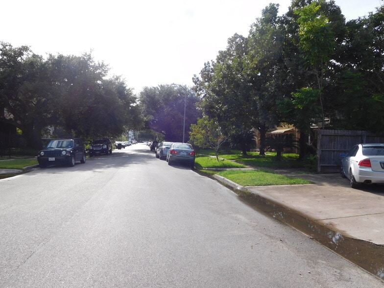 More Photos Of 1806 W Main St, Houston Dormitory For Sale