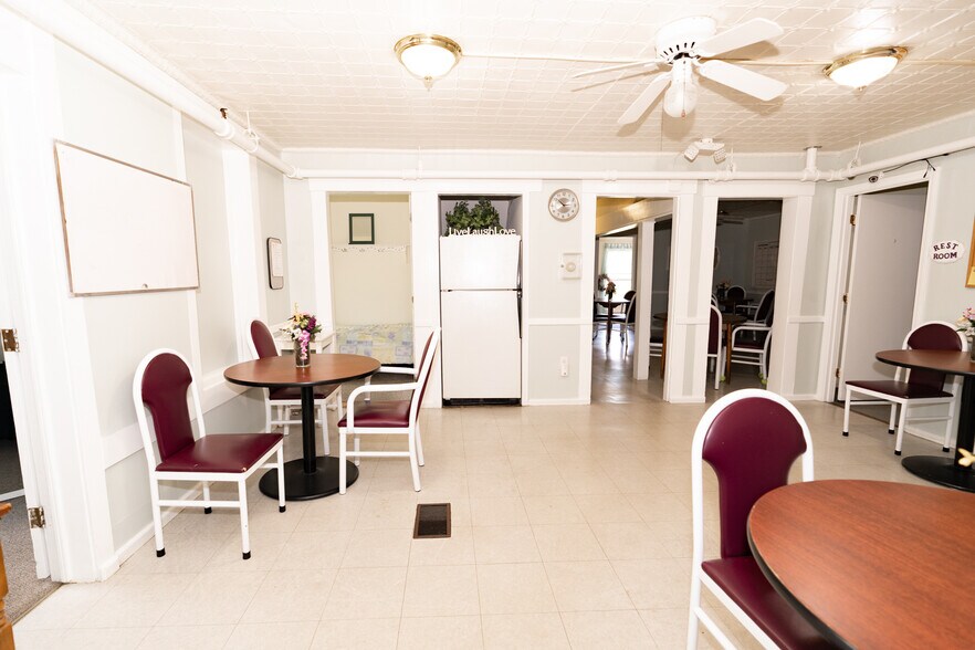 More Photos Of 8 Jennifer Dr, Merrimack Flex For Sale