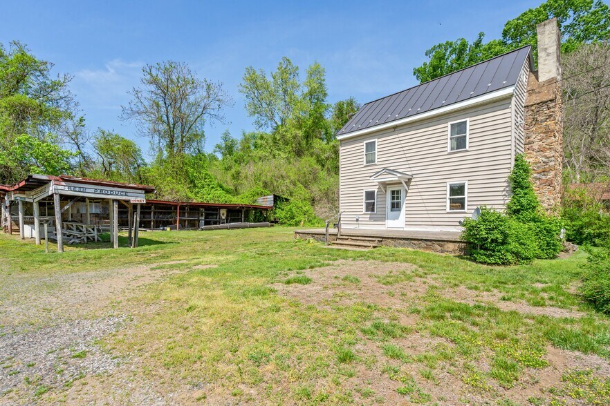 More Photos Of 11947 Lee Hwy, Sperryville Multifamily For Sale