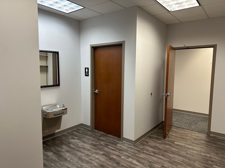 More Photos Of 381 Mallory Station Rd, Franklin Office For Lease