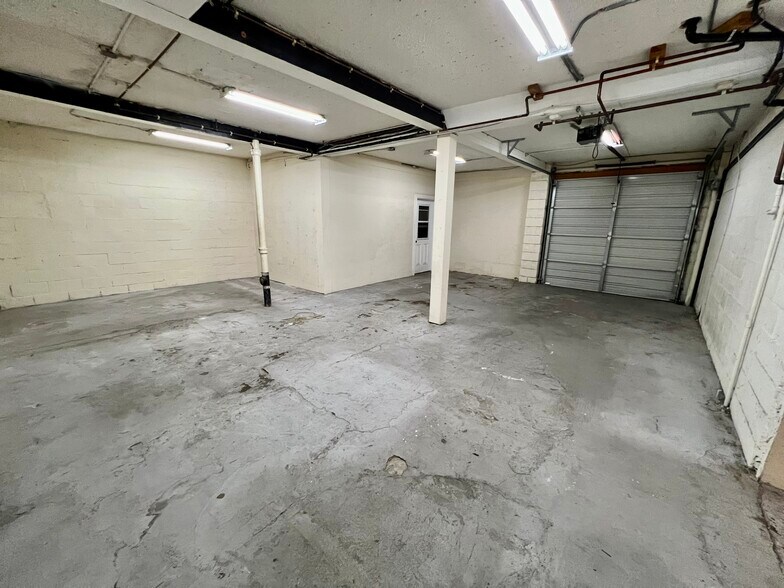 More Photos Of 750 4th St, Hermosa Beach Storefront Retail Residential For Sale