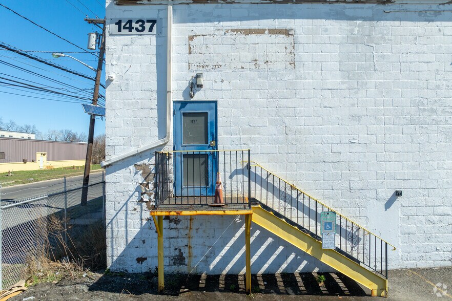 More Photos Of 1437 E State St, Hamilton Unknown For Lease