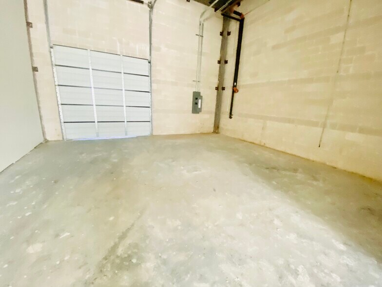 More Photos Of 4213 S Main St, Stafford Unknown For Lease