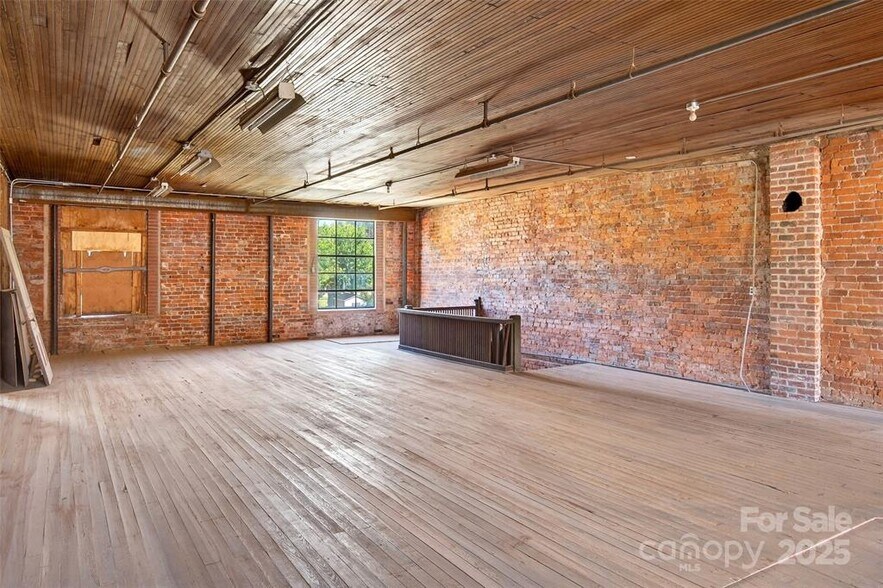 More Photos Of 47 Catawba ave, Old Fort Flex For Sale
