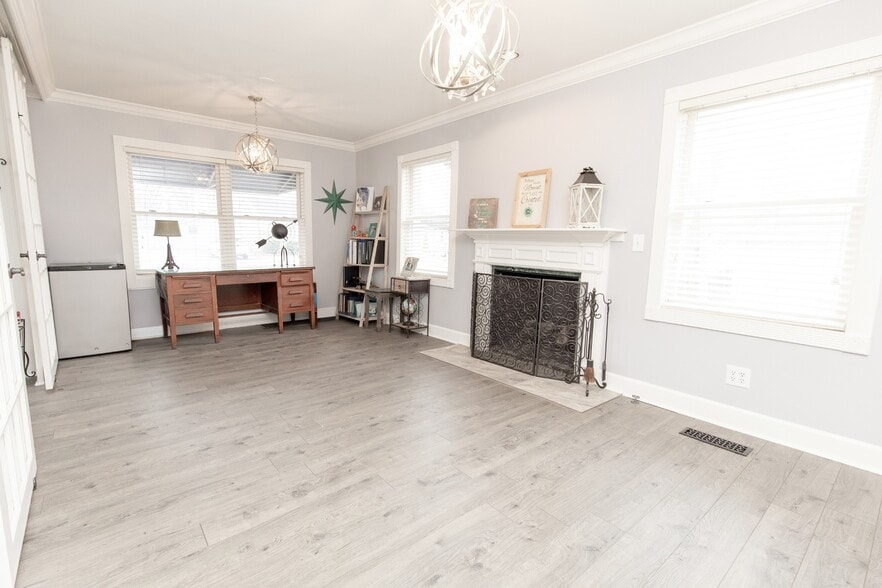 More Photos Of 111 Shivel Dr, Hendersonville Office For Sale