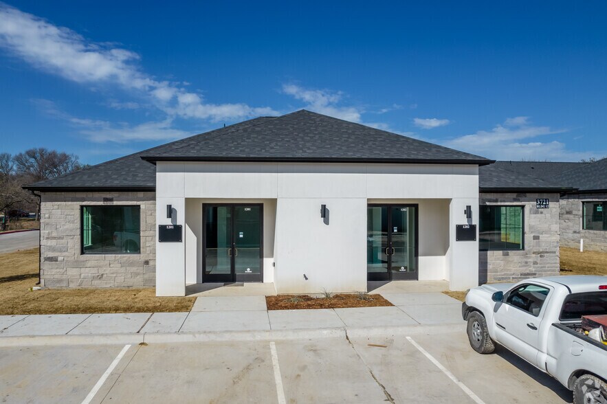 More Photos Of 3721 S Stonebridge Dr, McKinney Unknown For Lease