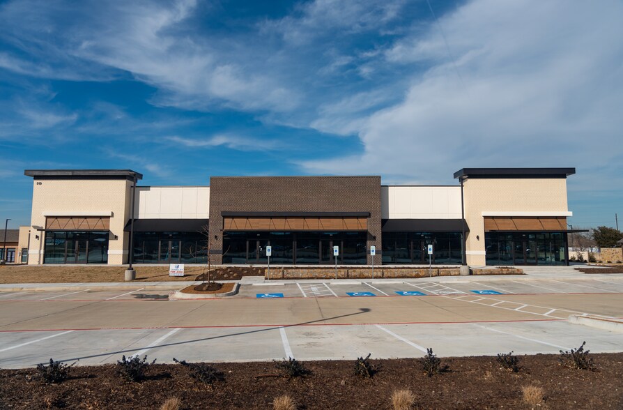 More Photos Of 919 E NW Hwy, Grapevine Storefront For Lease