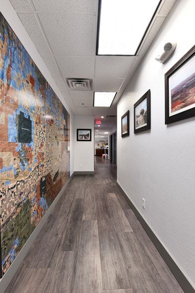 More Photos Of 301 E Bethany Home Rd, Phoenix Office For Sale