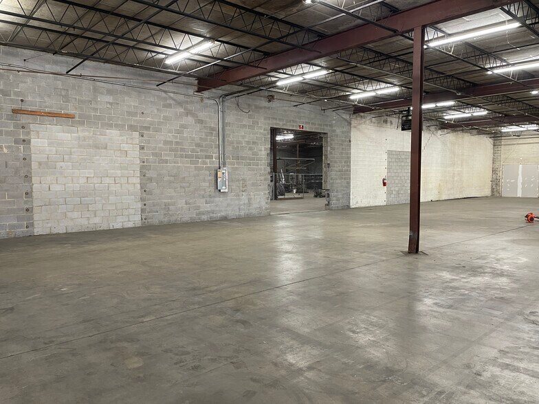 More Photos Of 132-144 Industrial Ave, Greensboro Warehouse For Lease