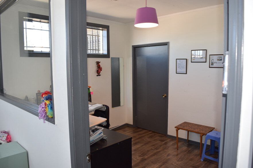 More Photos Of 900 W Hyde Park Blvd, Inglewood Warehouse For Lease