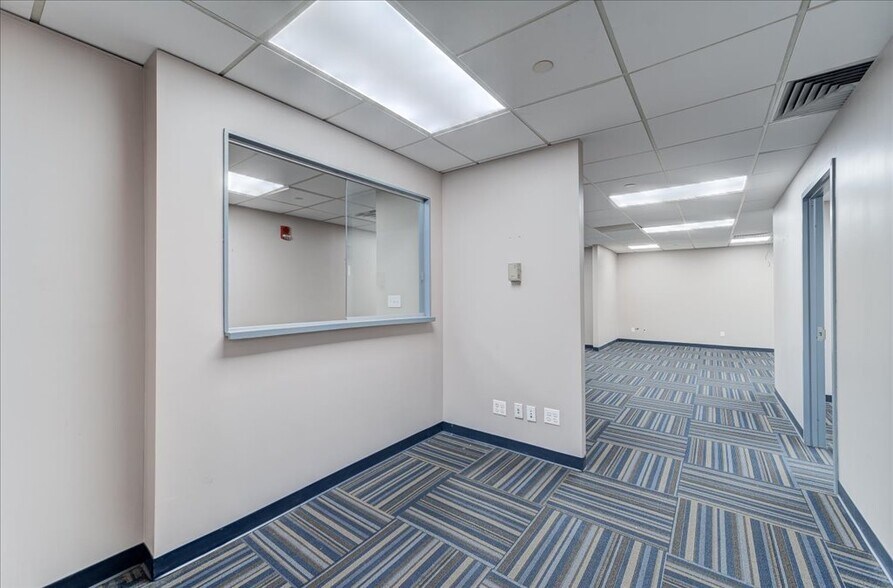 More Photos Of 1 Edgewater St, Staten Island Office For Lease