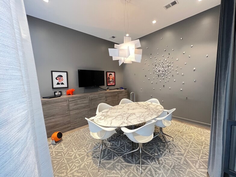 More Photos Of 1419 W Belmont Ave, Chicago Storefront Retail Residential For Sale