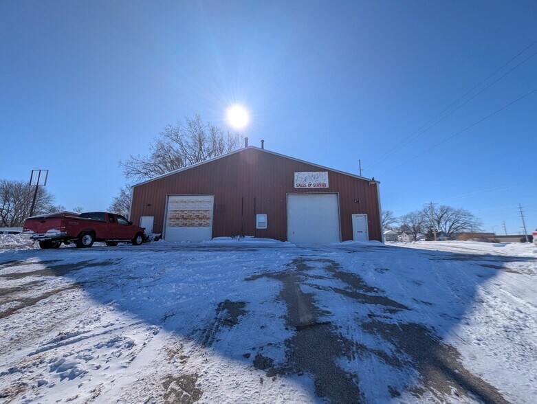 More Photos Of 1100 Weise St, Green Bay Auto Dealership For Sale