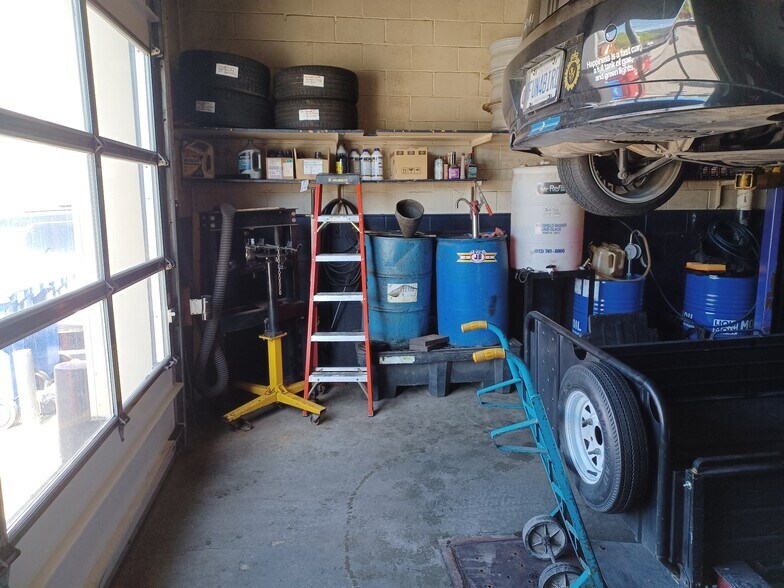 More Photos Of 1380 Wellington St W, Ottawa Auto Repair For Sale