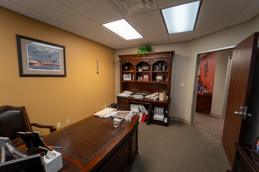 More Photos Of 115 Medical Dr, Victoria Medical For Sale