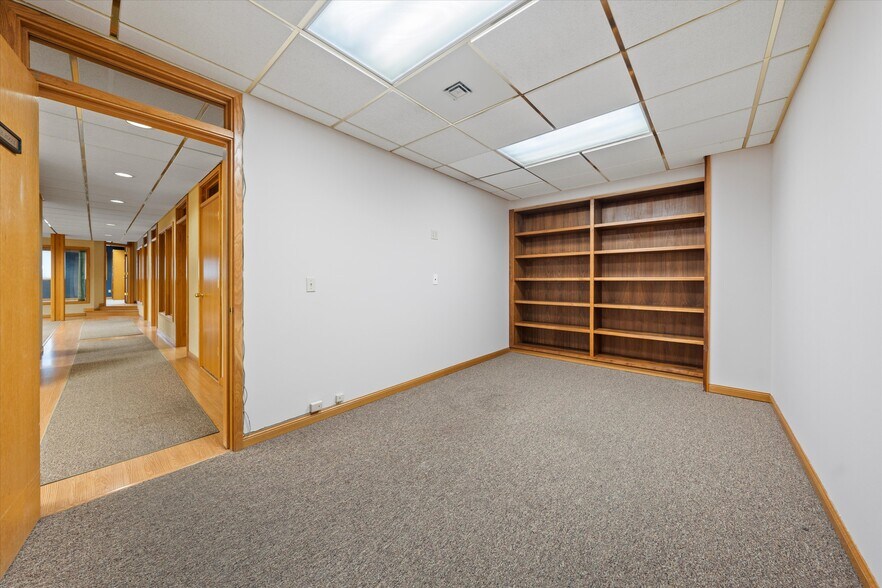 More Photos Of 100 E Broadway Ave, Moses Lake Office For Sale