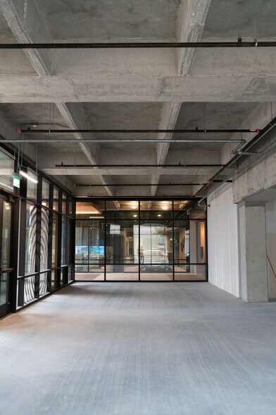 More Photos Of 711 Broadway St, San Antonio Office For Sale