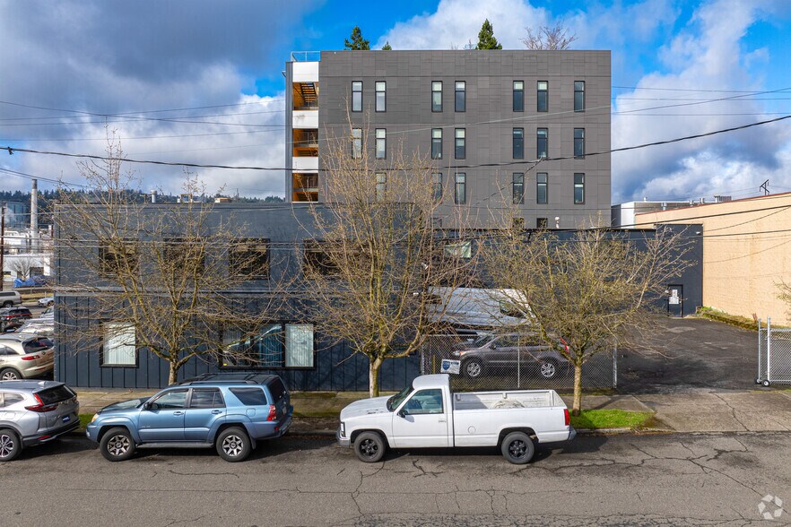 More Photos Of 2435 SE 10th Ave, Portland Industrial For Sale