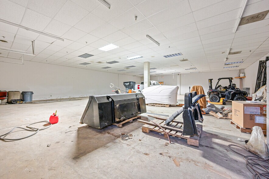 More Photos Of 1508-1574 N Mitchell St, Cadillac General Retail For Sale